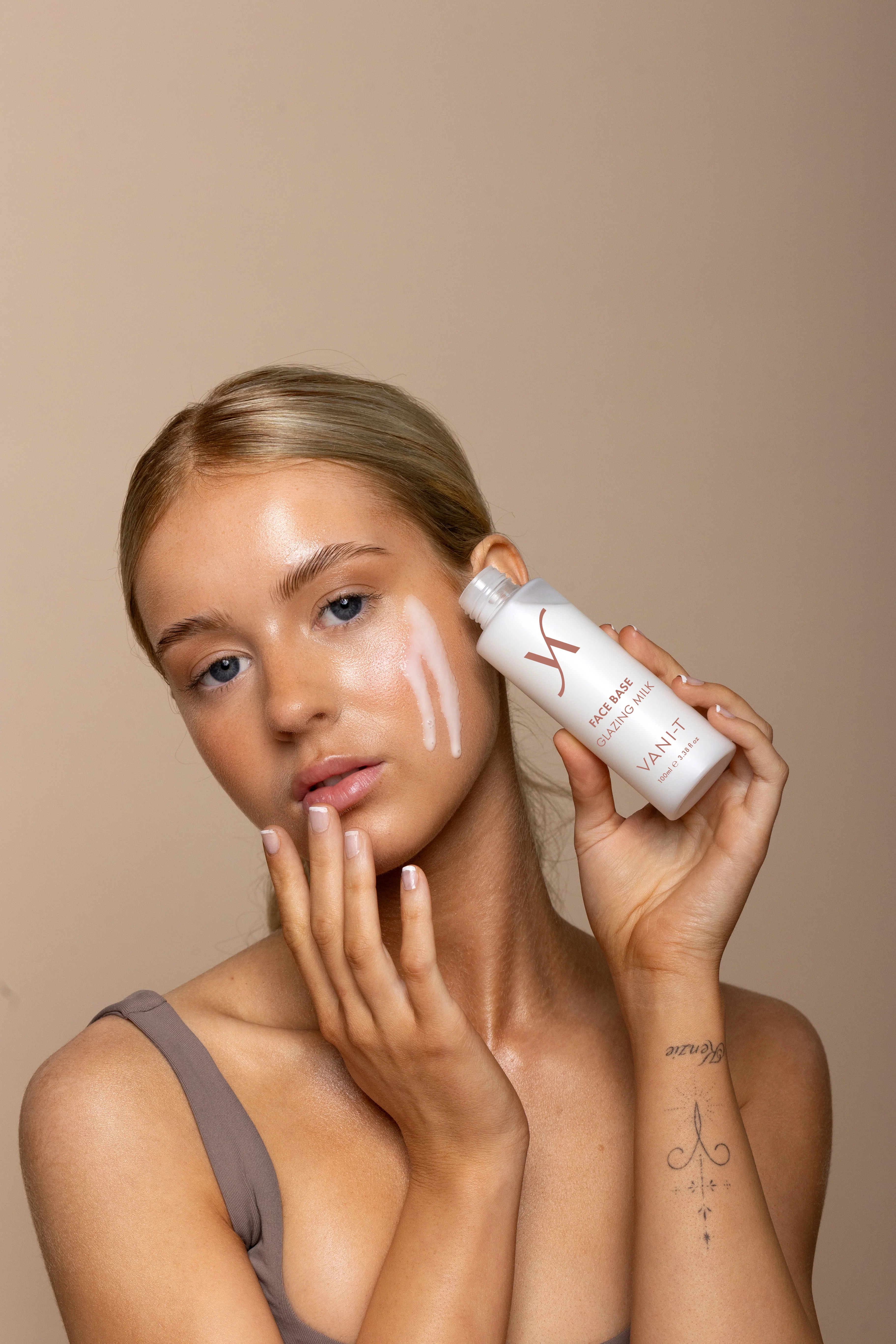 VANI-T FACE BASE GLAZING MILK 100ML - Image 4